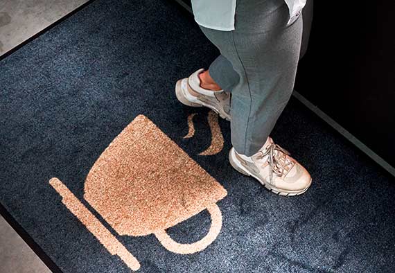 Logomatte mit Kaffeetassen-Logo